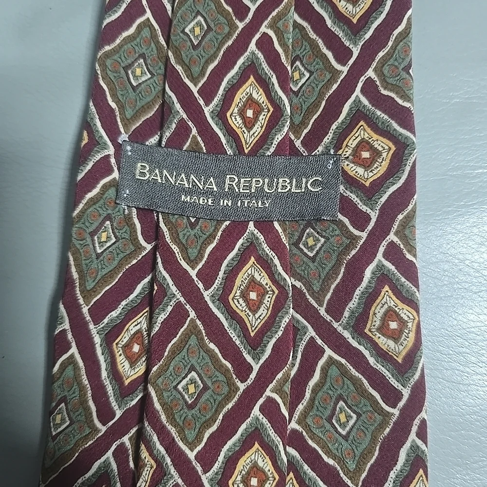 Banana Republic Diamond Pattern Tie Mens Necktie Burgundy and‎ Olive